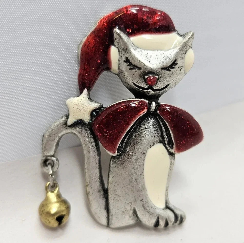 AJMO Cat Pin Brooch Pewter Enamal Wearing Santa Hat Bell & Bow 1.5 inches - Picture 2 of 5